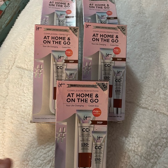 (5) IT Cosmetics- Deep - Color Correcting Full Coverage Cream - Deep - Picture 5 of 6